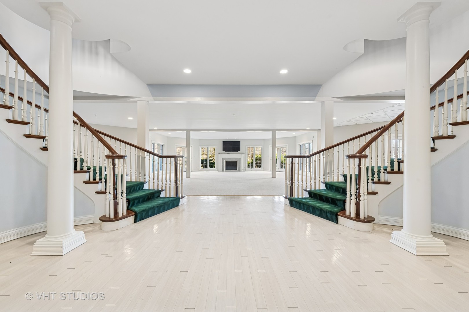 560 Oak Knoll Road Barrington Hills, IL 60010 - Photo 43 of 69 a view of entryway and hall