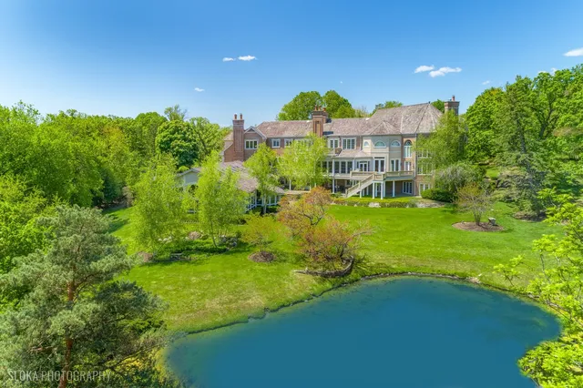 $2,900,000 | 560 Oak Knoll Road, Barrington Hills, IL 60010