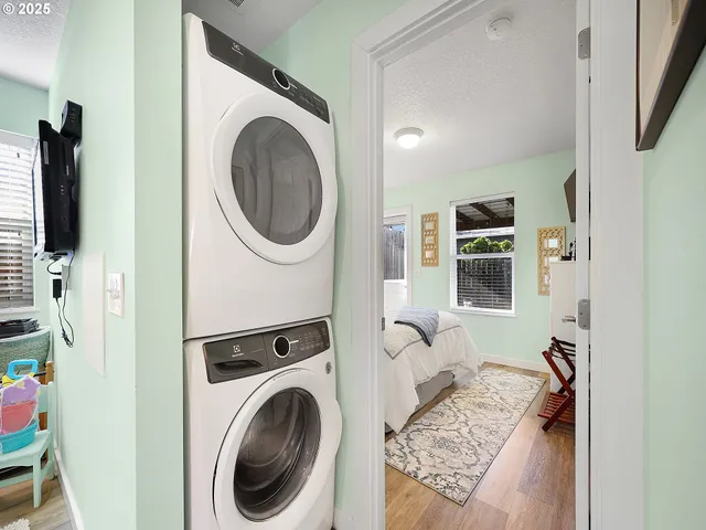 a view of a bedroom with washer and dryer