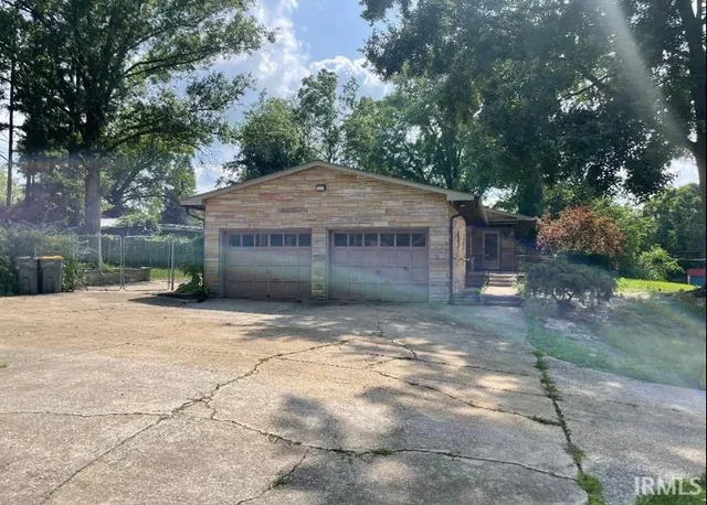 $4,000 | 200 East Glendora Drive, Bloomington, IN 47408