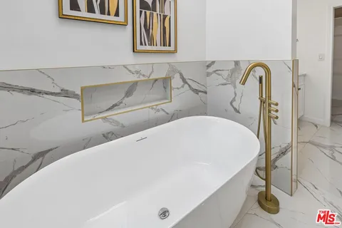 $1,675,000 | 3804 Duray Place, Los Angeles, CA 90008