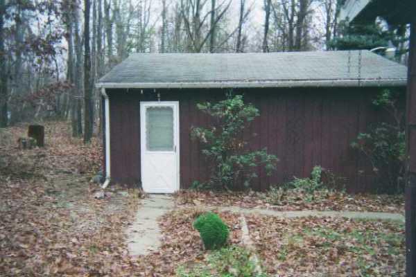 432 Maple Road Effort, PA 18330 - Photo 4 of 13 garage side