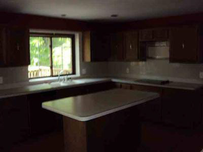 2600 Lambeth Rochester, MI 48306 - Photo 6 of 11 20272937-5.JPG