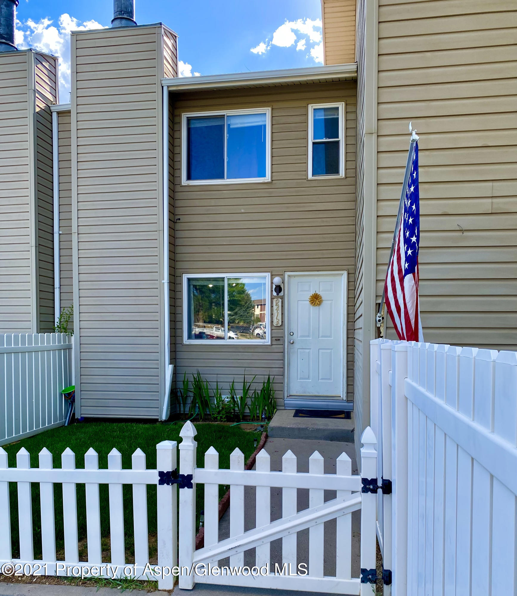 Front Yard:Entrance
