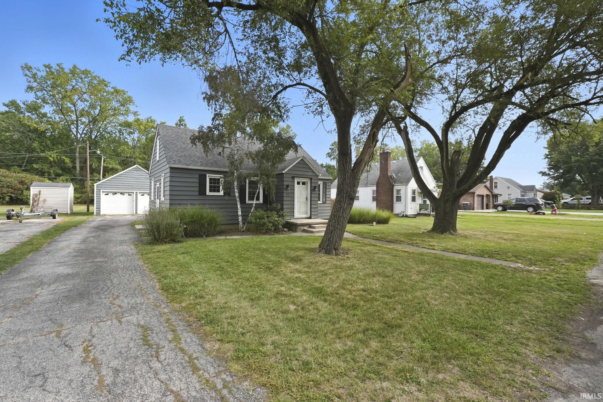 4716 Ridgelane Drive Fort Wayne, IN 46804 - Photo 2 of 32