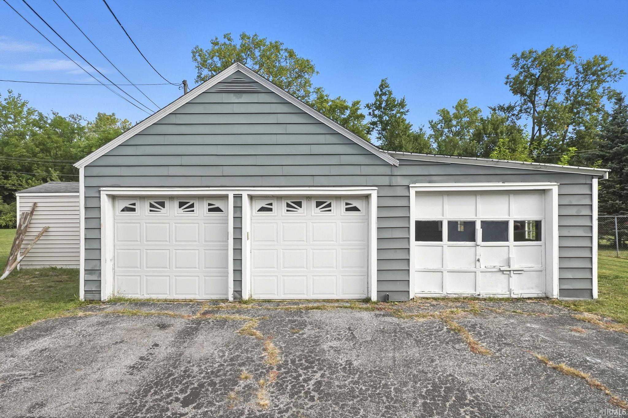 4716 Ridgelane Drive Fort Wayne, IN 46804 - Photo 6 of 32
