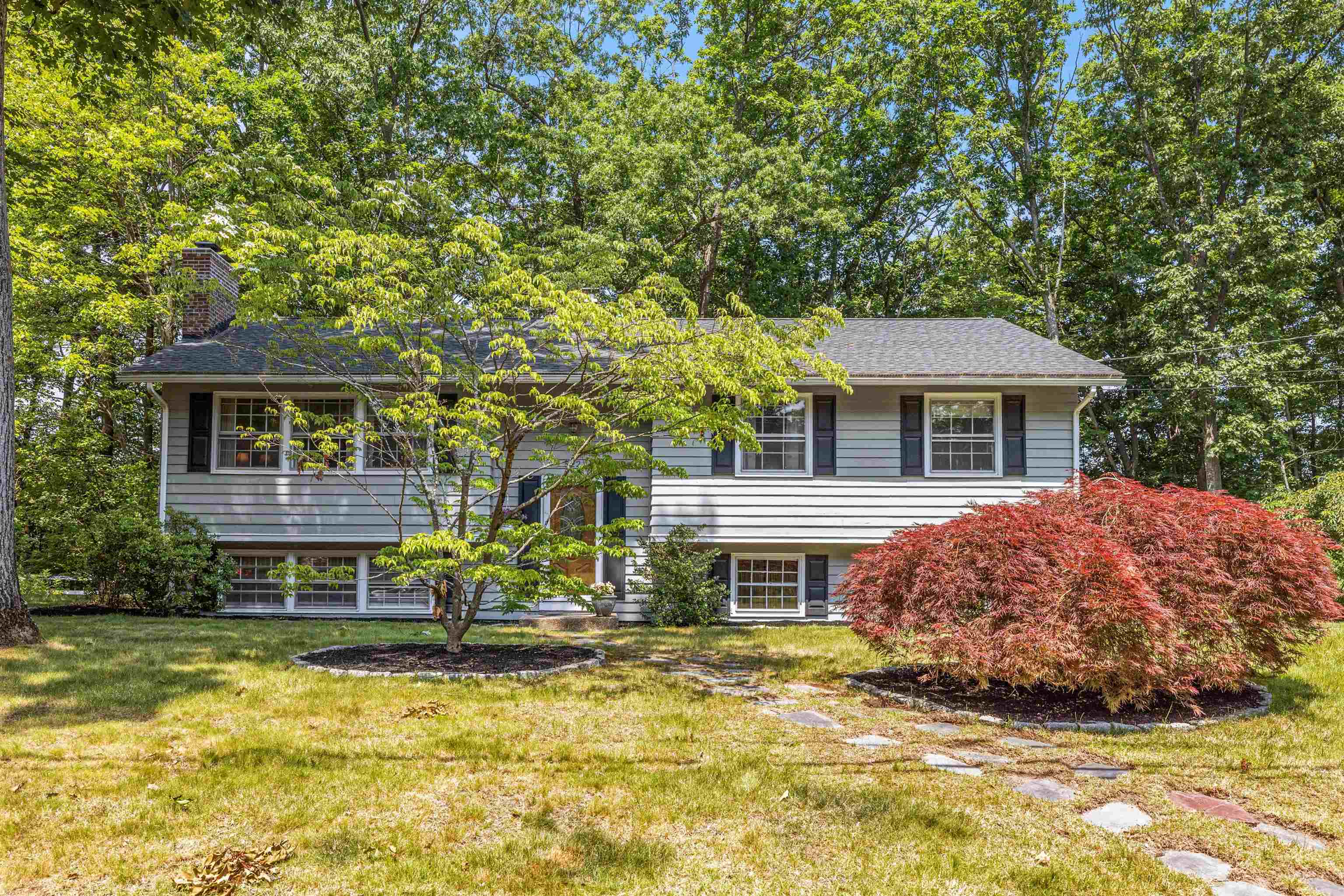 522 Oak Street Manchester, NH 03104 - Photo 12 of 33