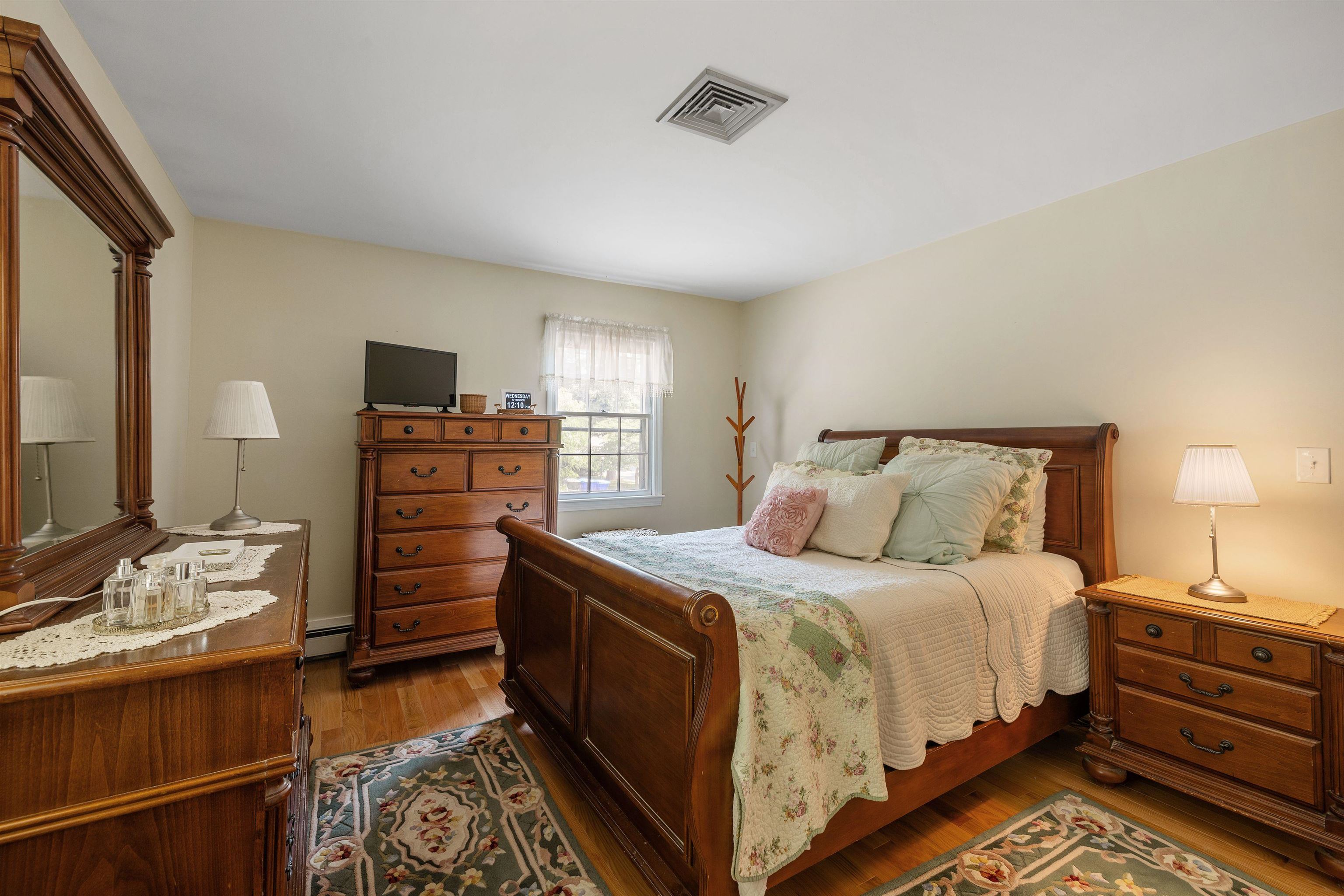 522 Oak Street Manchester, NH 03104 - Photo 14 of 33