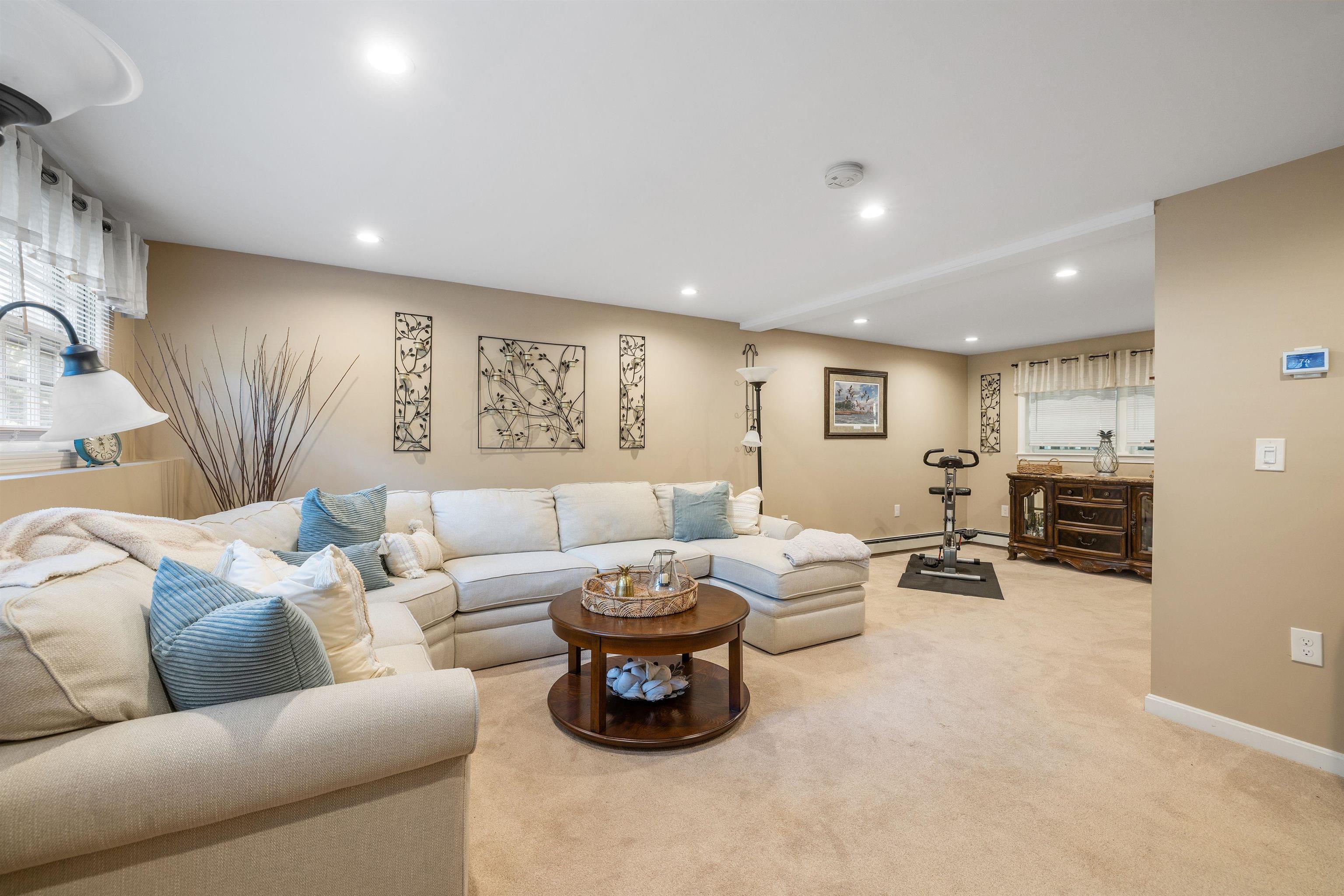 522 Oak Street Manchester, NH 03104 - Photo 16 of 33