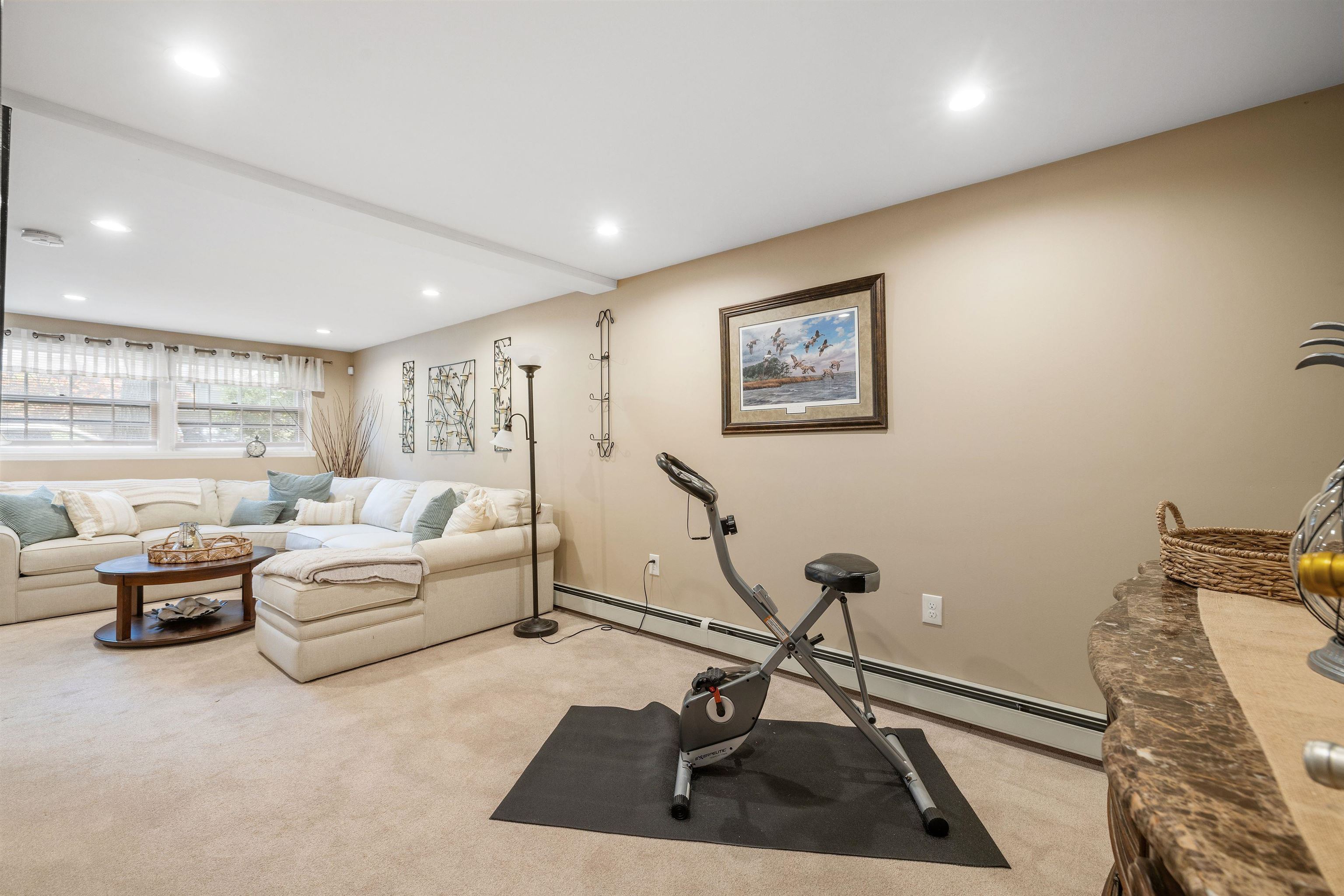 522 Oak Street Manchester, NH 03104 - Photo 20 of 33