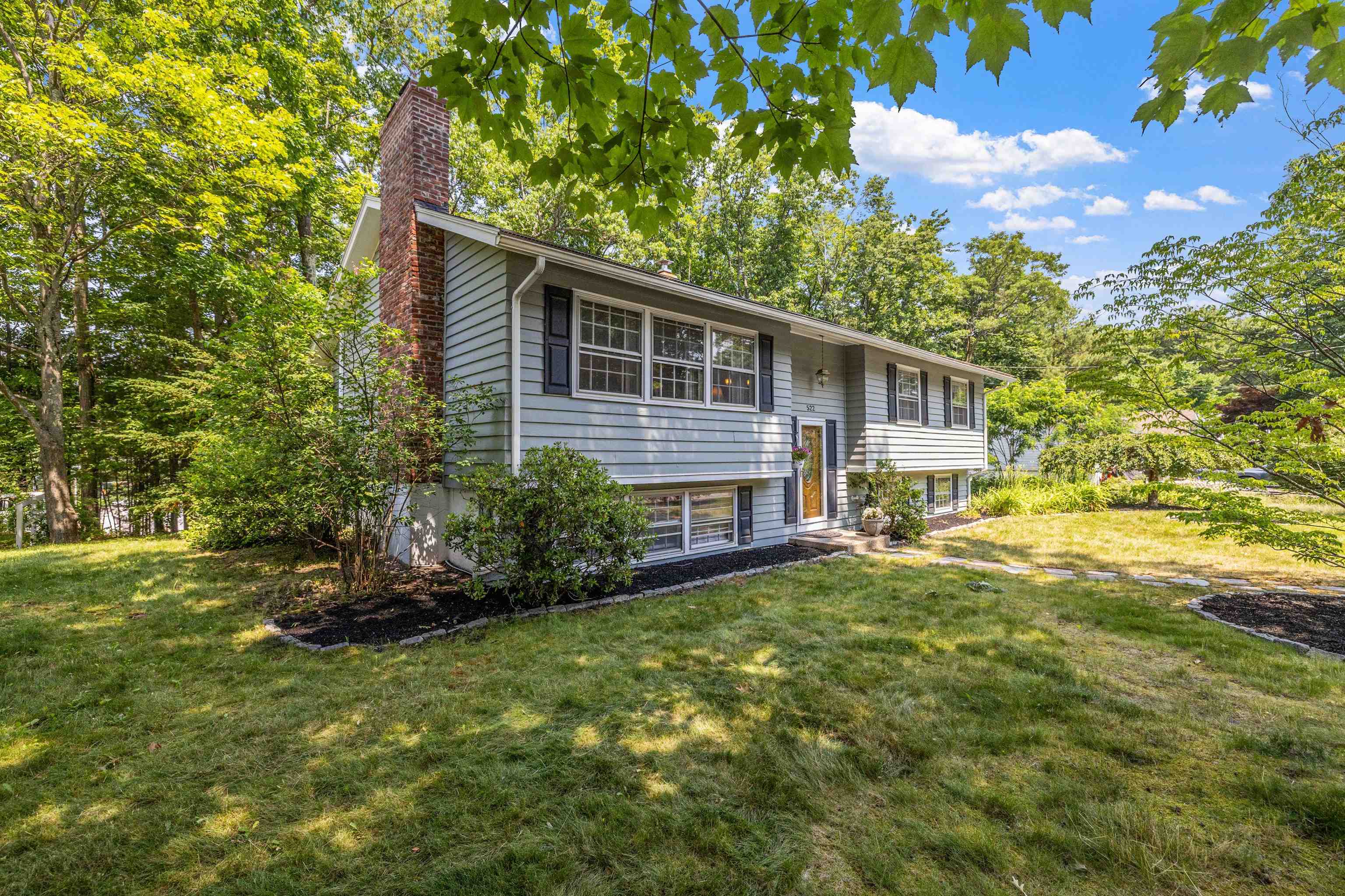 522 Oak Street Manchester, NH 03104 - Photo 2 of 33