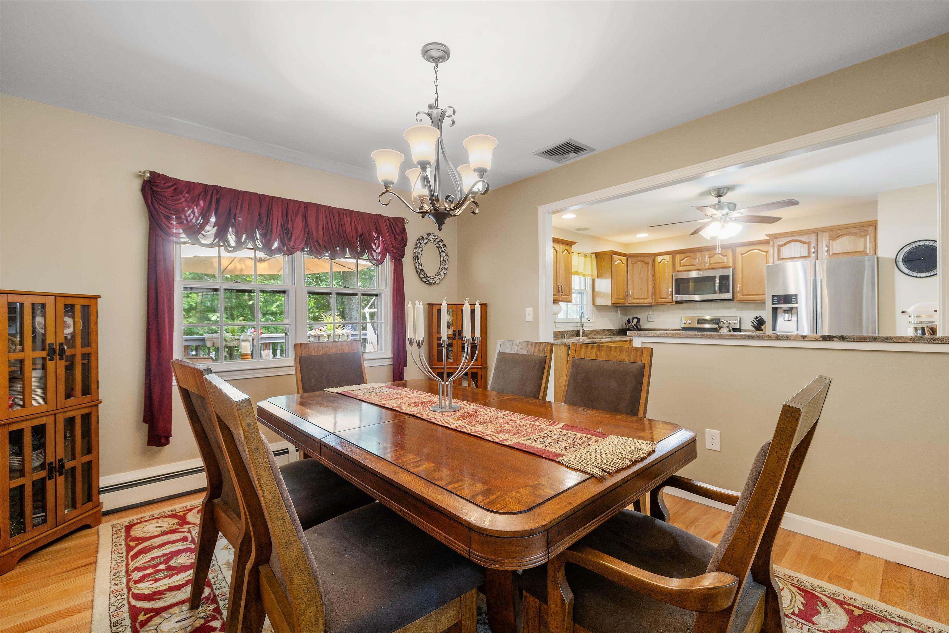 522 Oak Street Manchester, NH 03104 - Photo 4 of 33