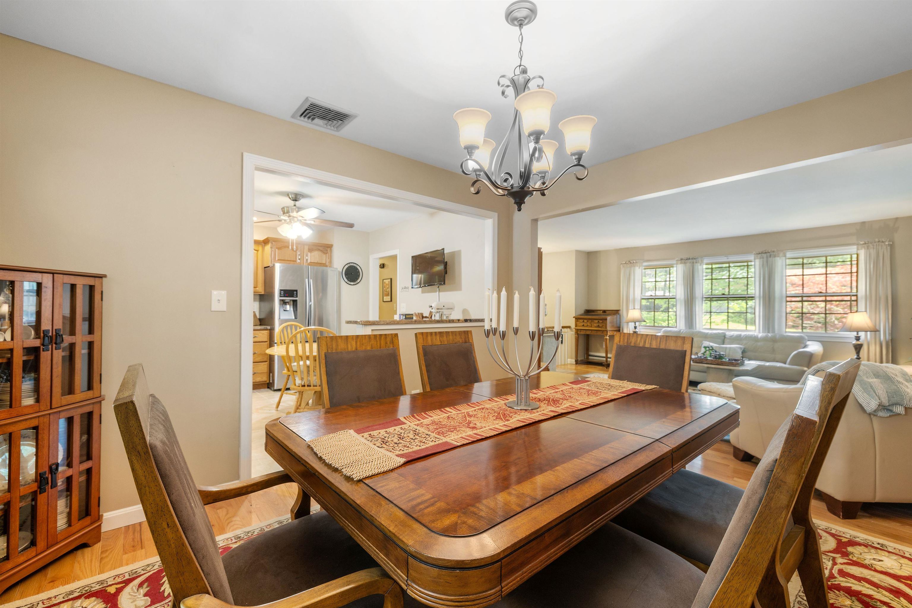 522 Oak Street Manchester, NH 03104 - Photo 5 of 33