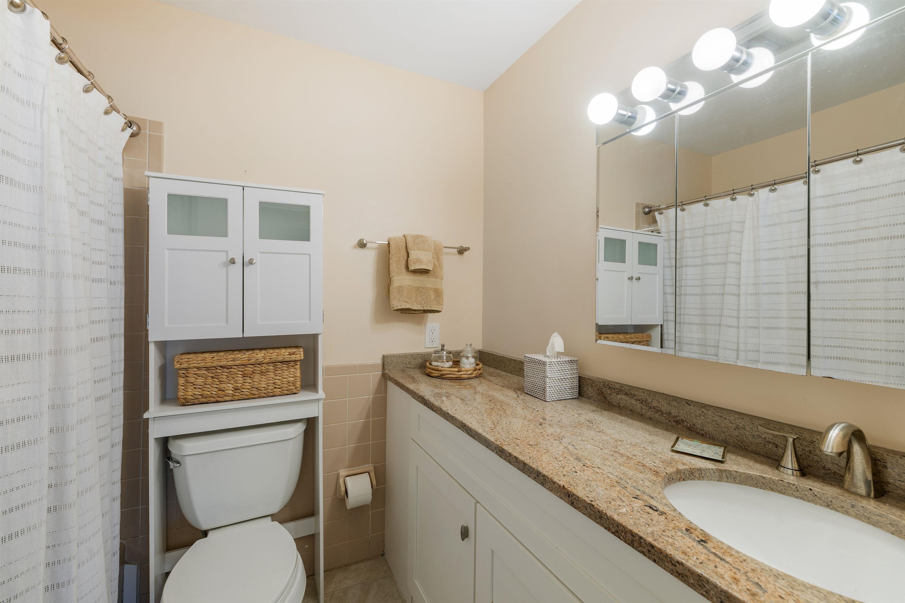 522 Oak Street Manchester, NH 03104 - Photo 7 of 33