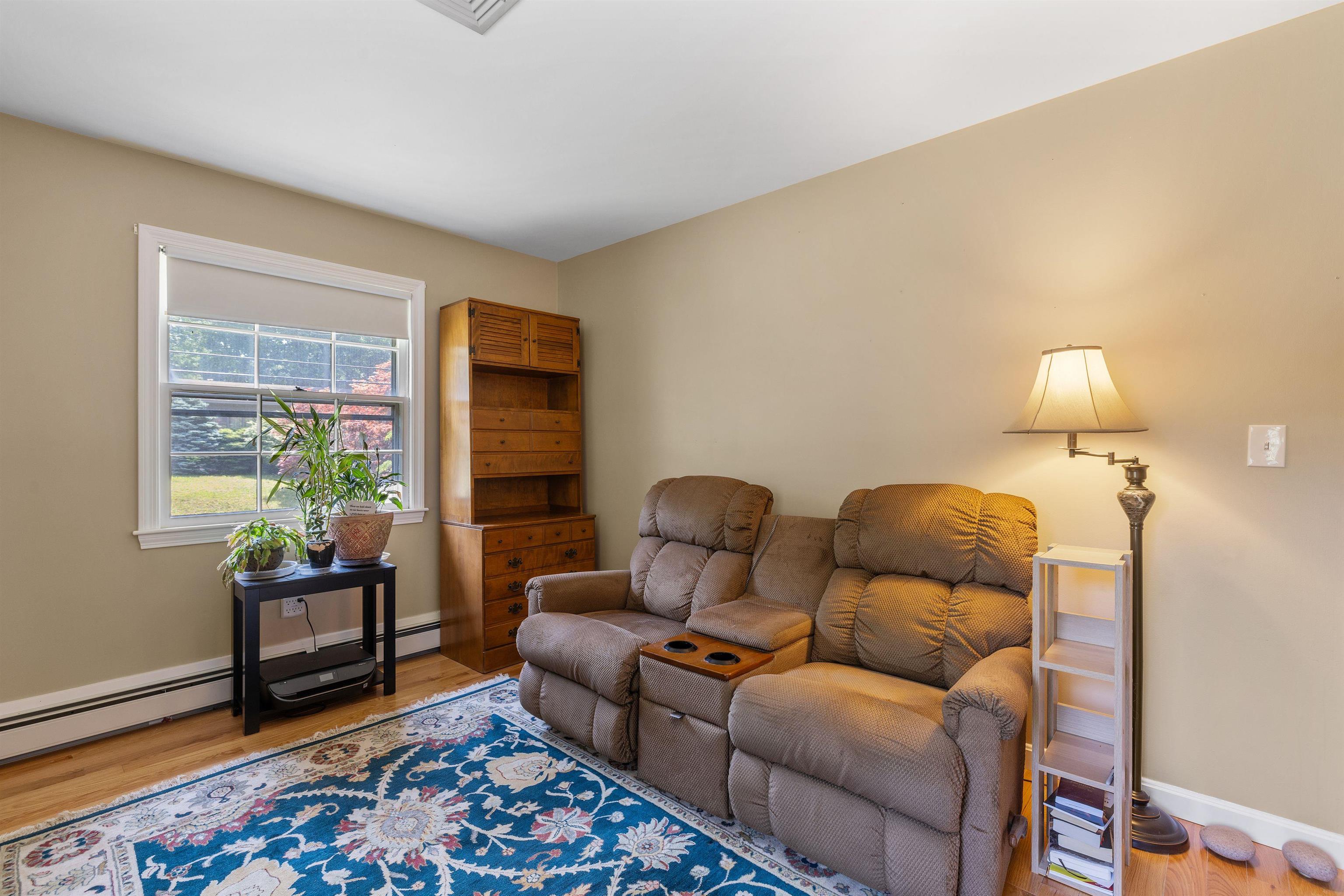 522 Oak Street Manchester, NH 03104 - Photo 9 of 33