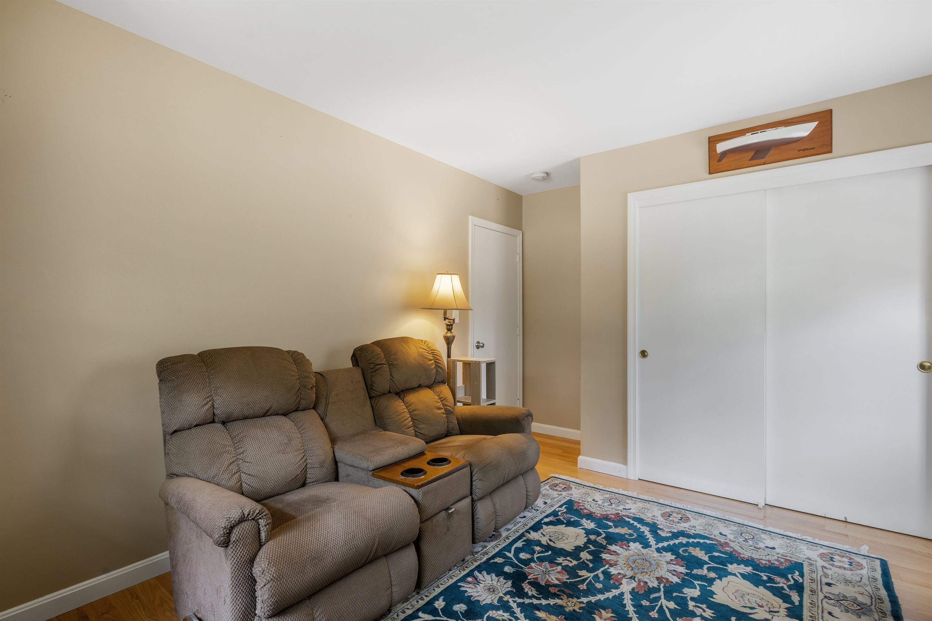 522 Oak Street Manchester, NH 03104 - Photo 10 of 33