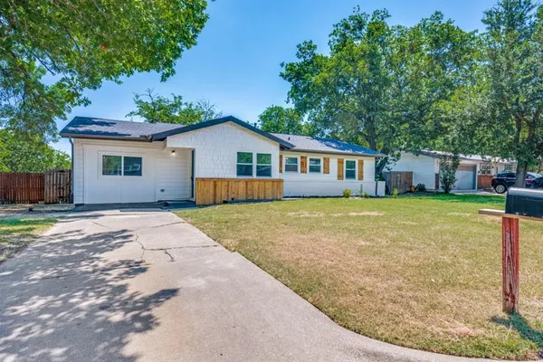 $285,000 | 411 Hillcrest Street, Mansfield, TX 76063