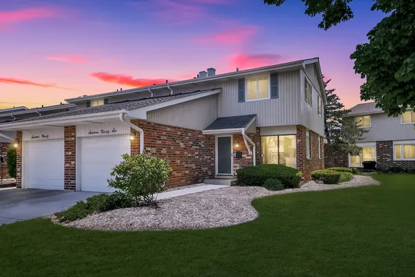 $365,000 | 1696 Darwin Court, Wheaton, IL 60189