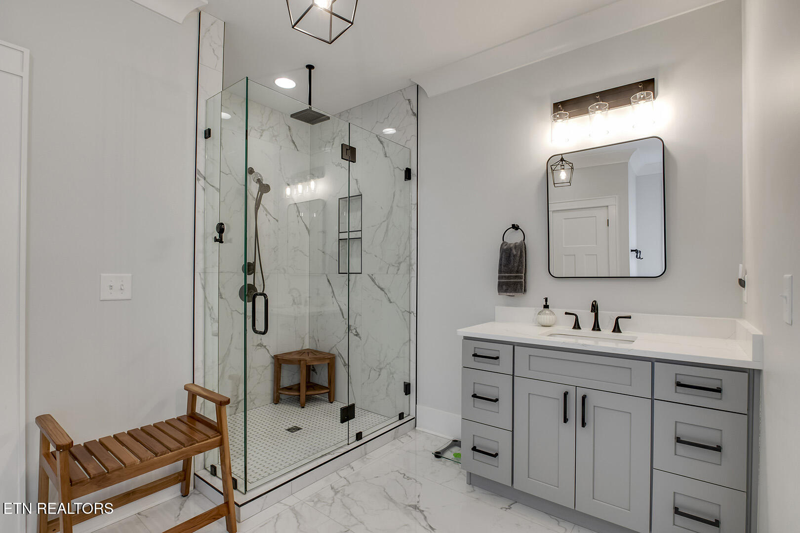 131 Dudala Way Loudon, TN 37774 - Photo 29 of 60 29_131 Dudala Way_MasterBath01