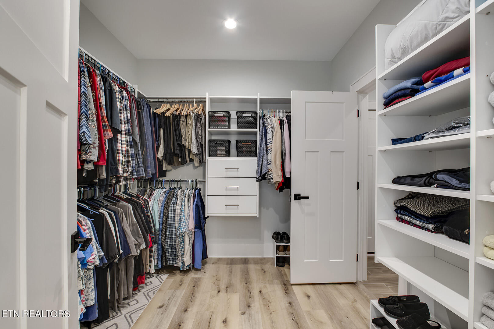 131 Dudala Way Loudon, TN 37774 - Photo 33 of 60 33_131 Dudala Way_MasterCloset01