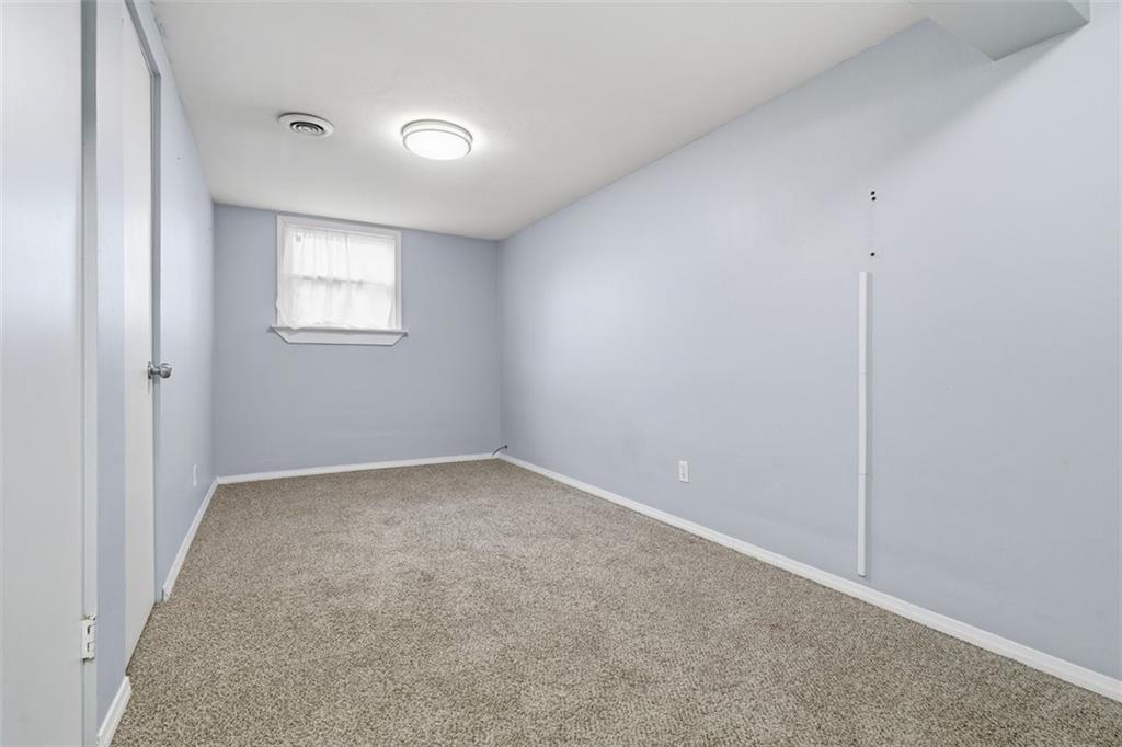 4576 Gates Drive Homestead, PA 15120 - Photo 11 of 17 an empty room with a window