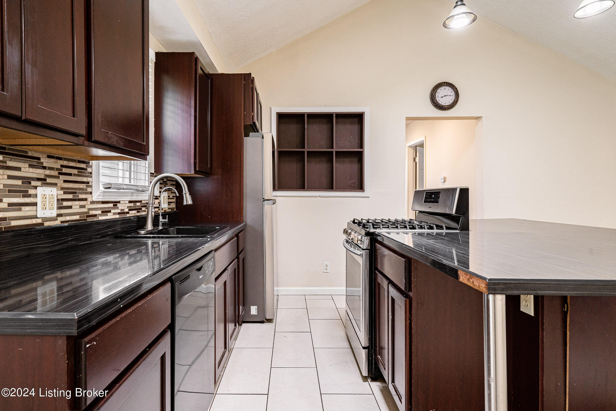 3331 Farnsley Road Louisville, KY 40216 - Photo 21 of 50 3331 Farnsley Rd-26