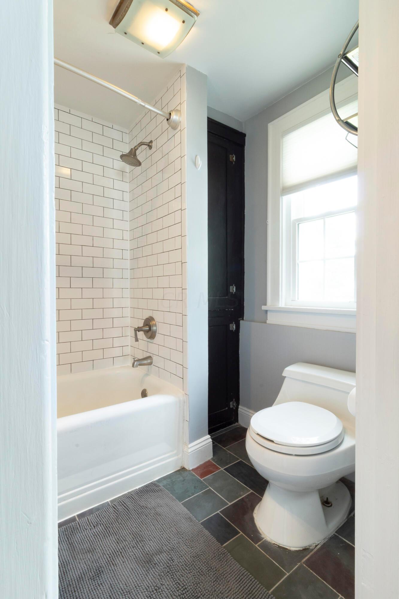 678 Garden Road Columbus, OH 43214 - Photo 28 of 35 bath shower