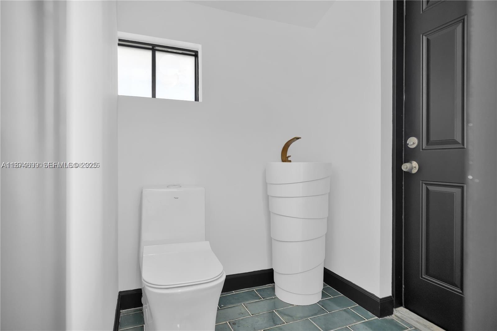 5149 Alton Road Miami Beach, FL 33140 - Photo 33 of 39