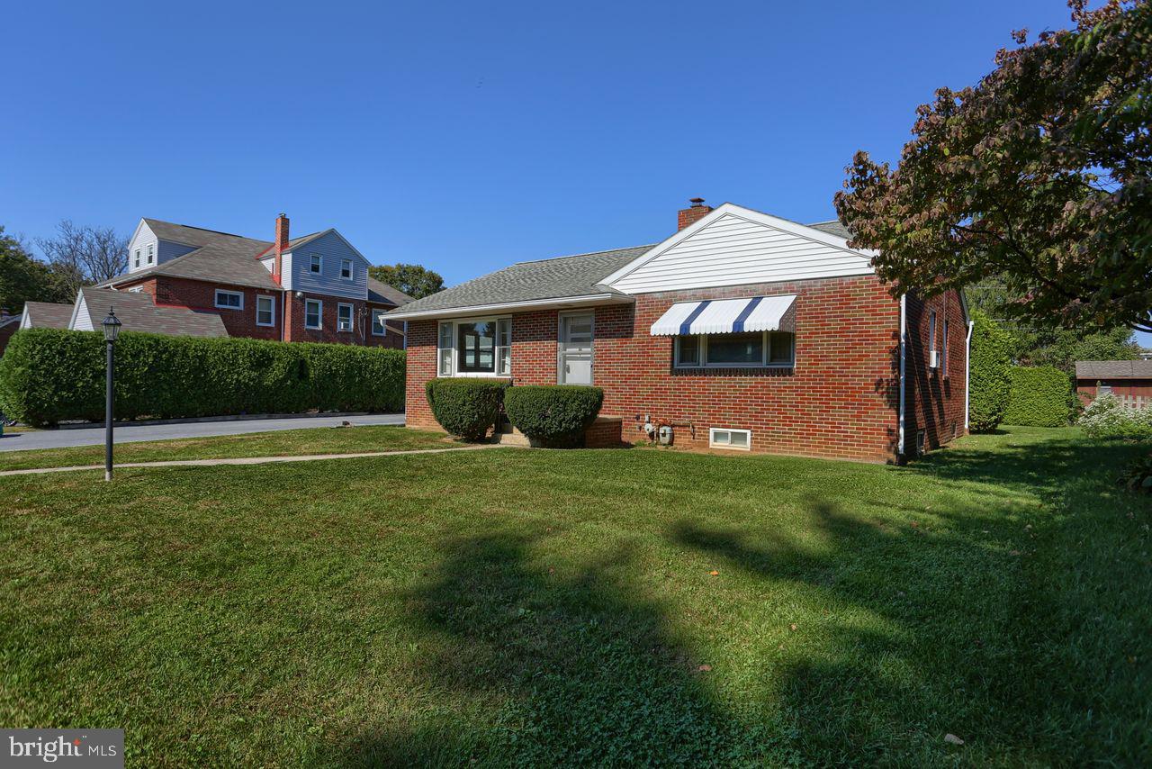 113 Diamond Street Reading, PA 19607 - Photo 3 of 38