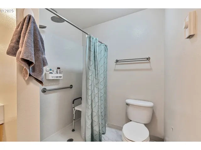 a bathroom with a toilet and a shower