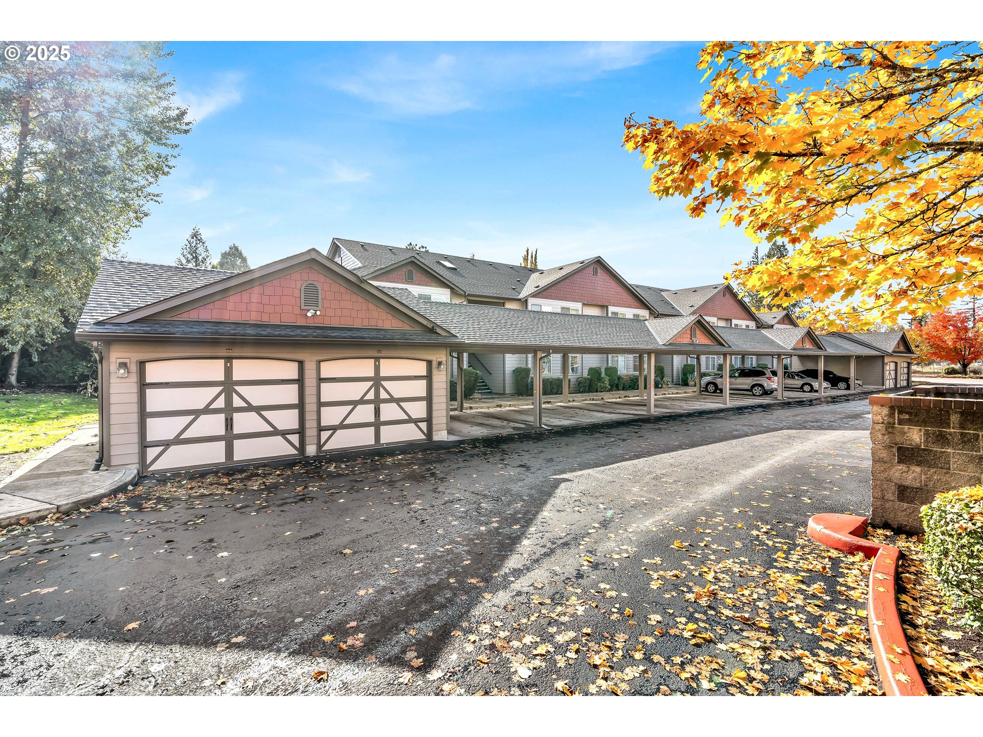 14603 Northeast 20th Avenue, Unit A105 Vancouver, WA 98686 - Photo 28 of 36 a front view of a house with a yard and garage