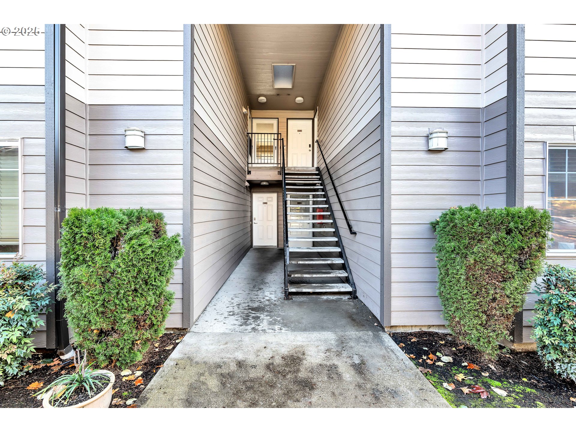 14603 Northeast 20th Avenue, Unit A105 Vancouver, WA 98686 - Photo 5 of 36 a view of a entryway front of a house