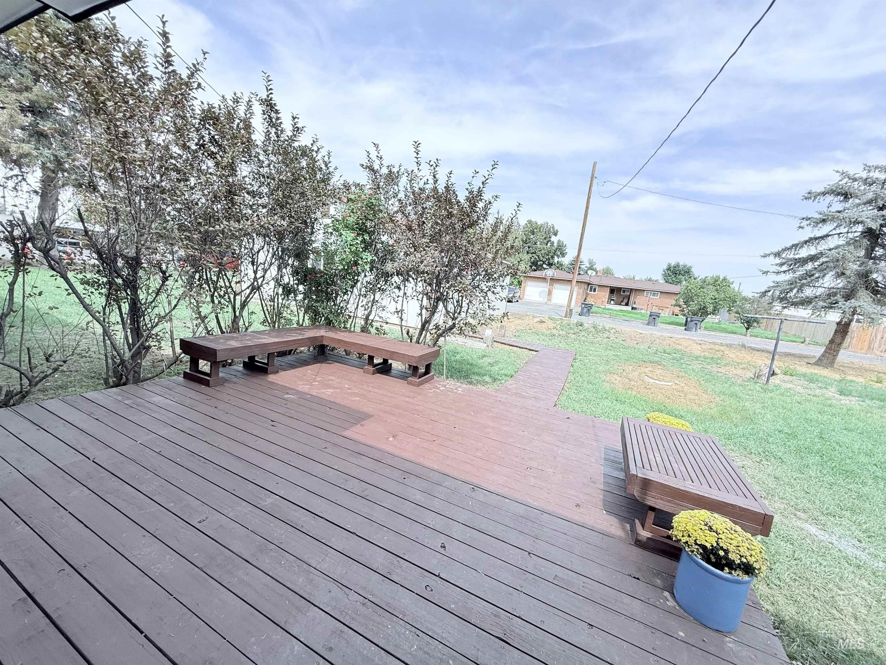 202 East Avenue Wendell, ID 83355 - Photo 19 of 24 Wooden terrace featuring a yard