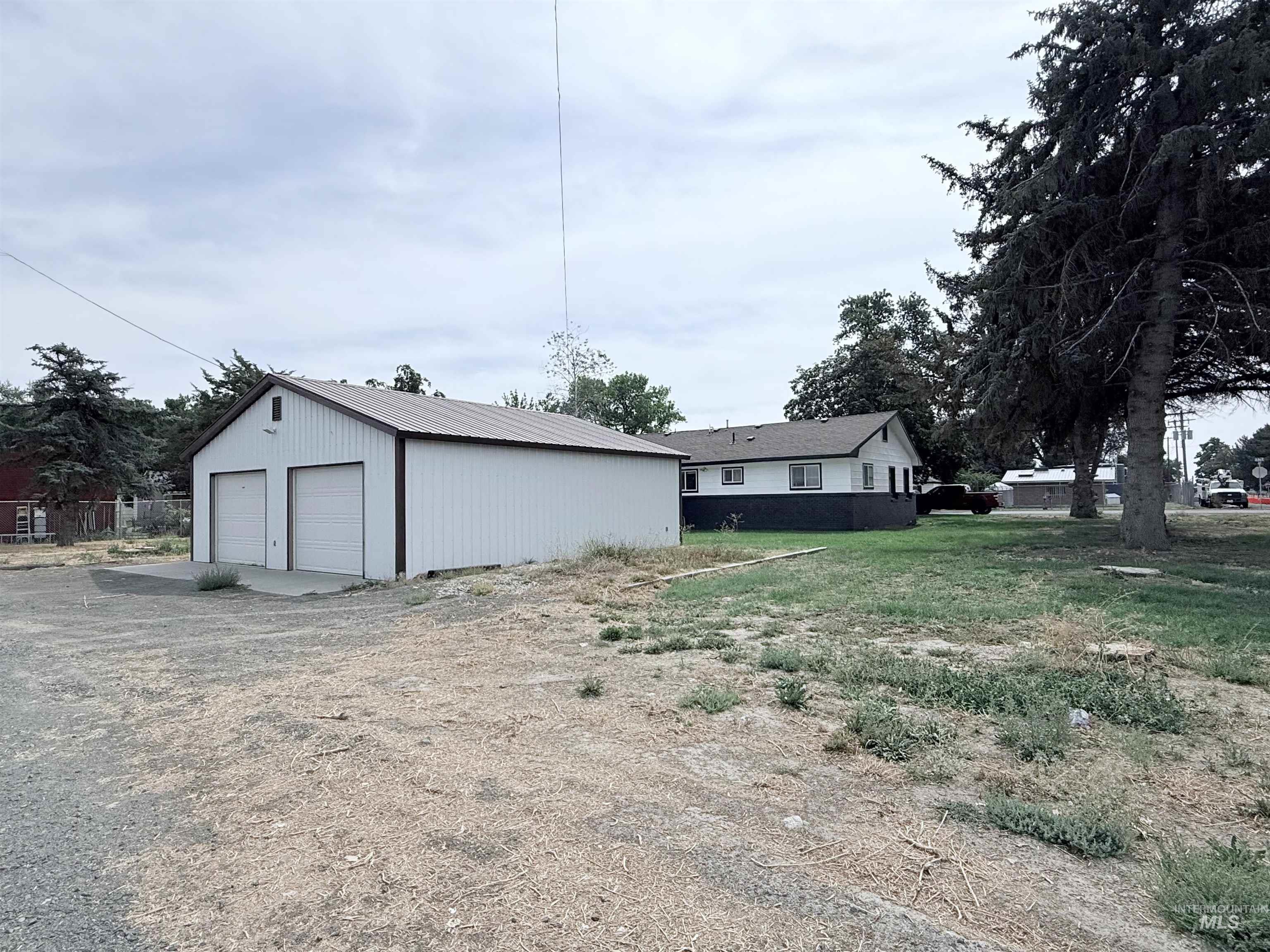 202 East Avenue Wendell, ID 83355 - Photo 24 of 24 View of yard with an outbuilding and a detached garage