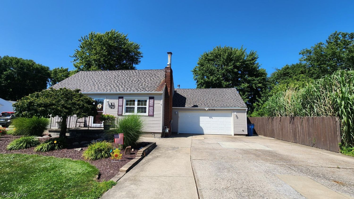 3206 Jaeger Road Lorain, OH 44053 - Photo 1 of 48