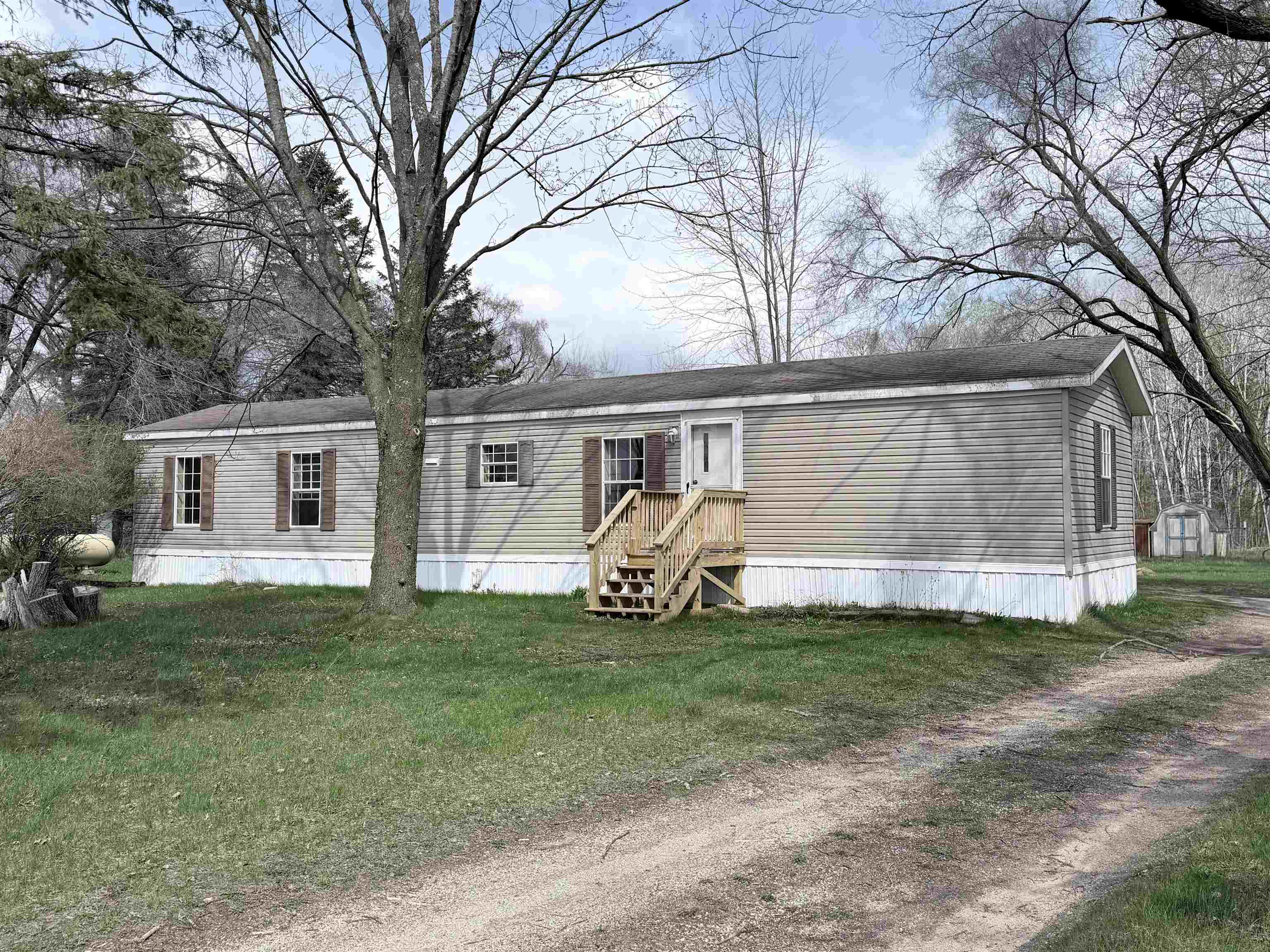 6542 North Geneva Road Coleman, MI 48618 - Photo 2 of 26