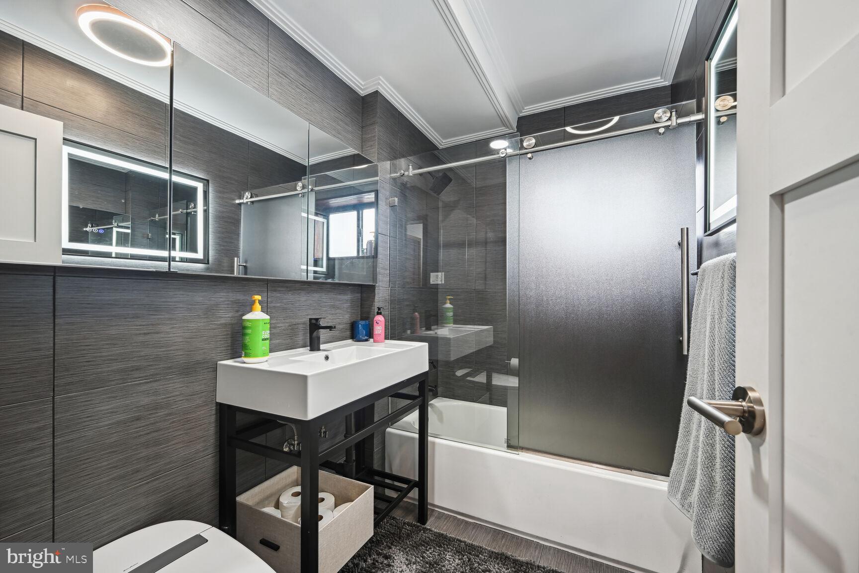 3900 Tunlaw Road Northwest, Unit 604 Washington, DC 20007 - Photo 21 of 37 Primary bathroom.