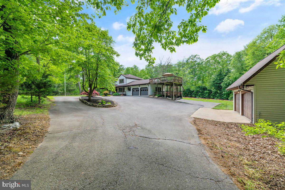 43534 Spinks Ferry Road Leesburg, VA 20176 - Photo 4 of 75 Long Circular Driveway