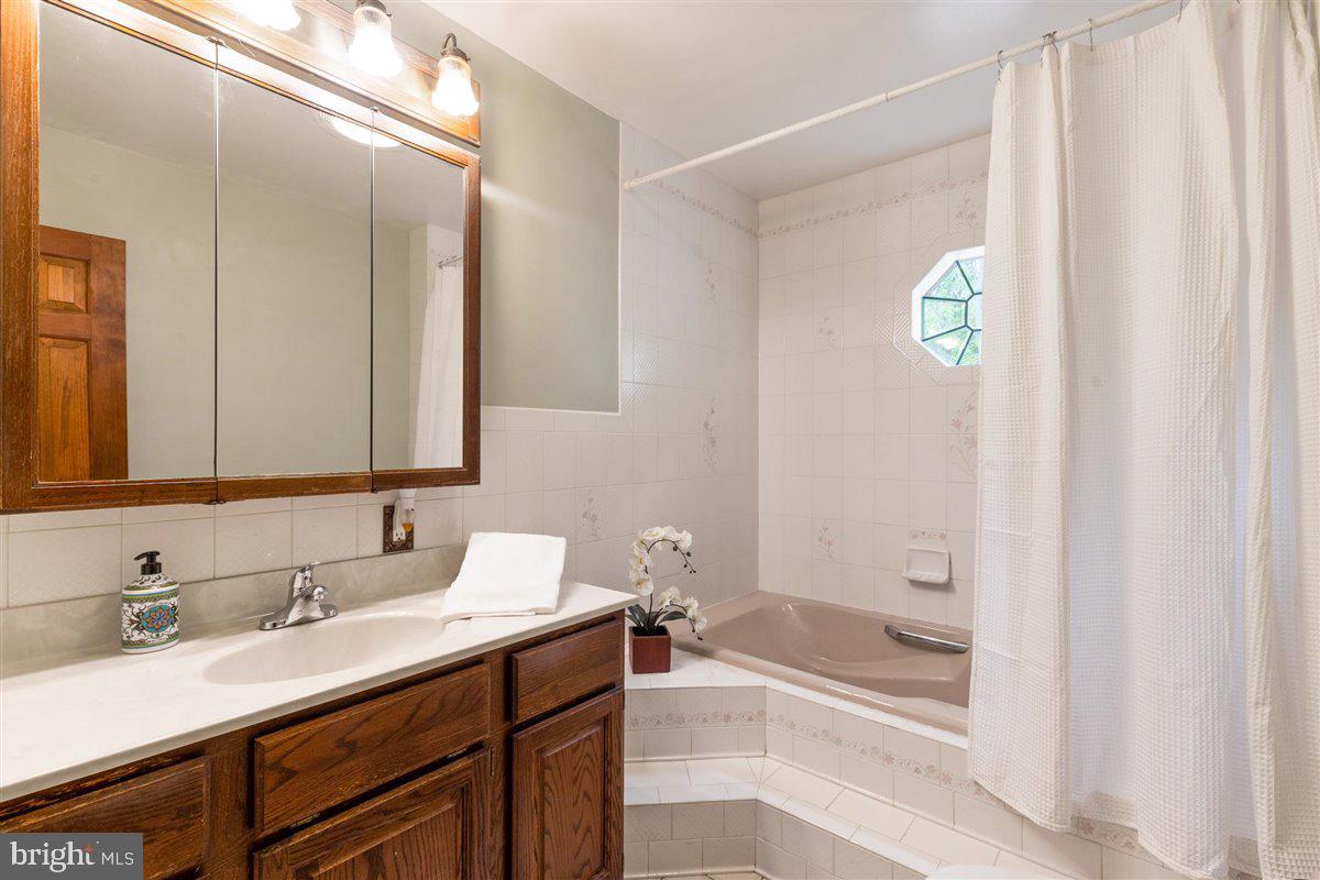 43534 Spinks Ferry Road Leesburg, VA 20176 - Photo 34 of 75 Primary Bath