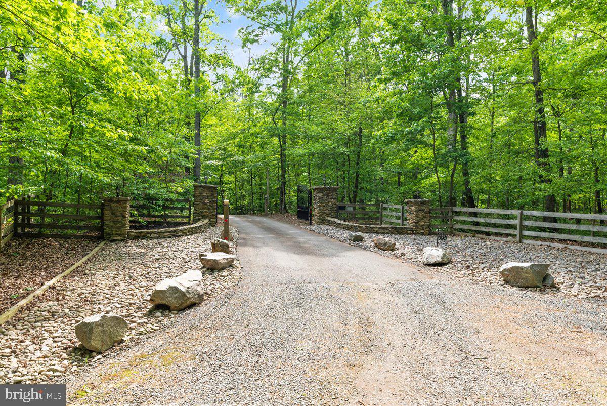 43534 Spinks Ferry Road Leesburg, VA 20176 - Photo 70 of 75 Pillars made from Civil War Stone