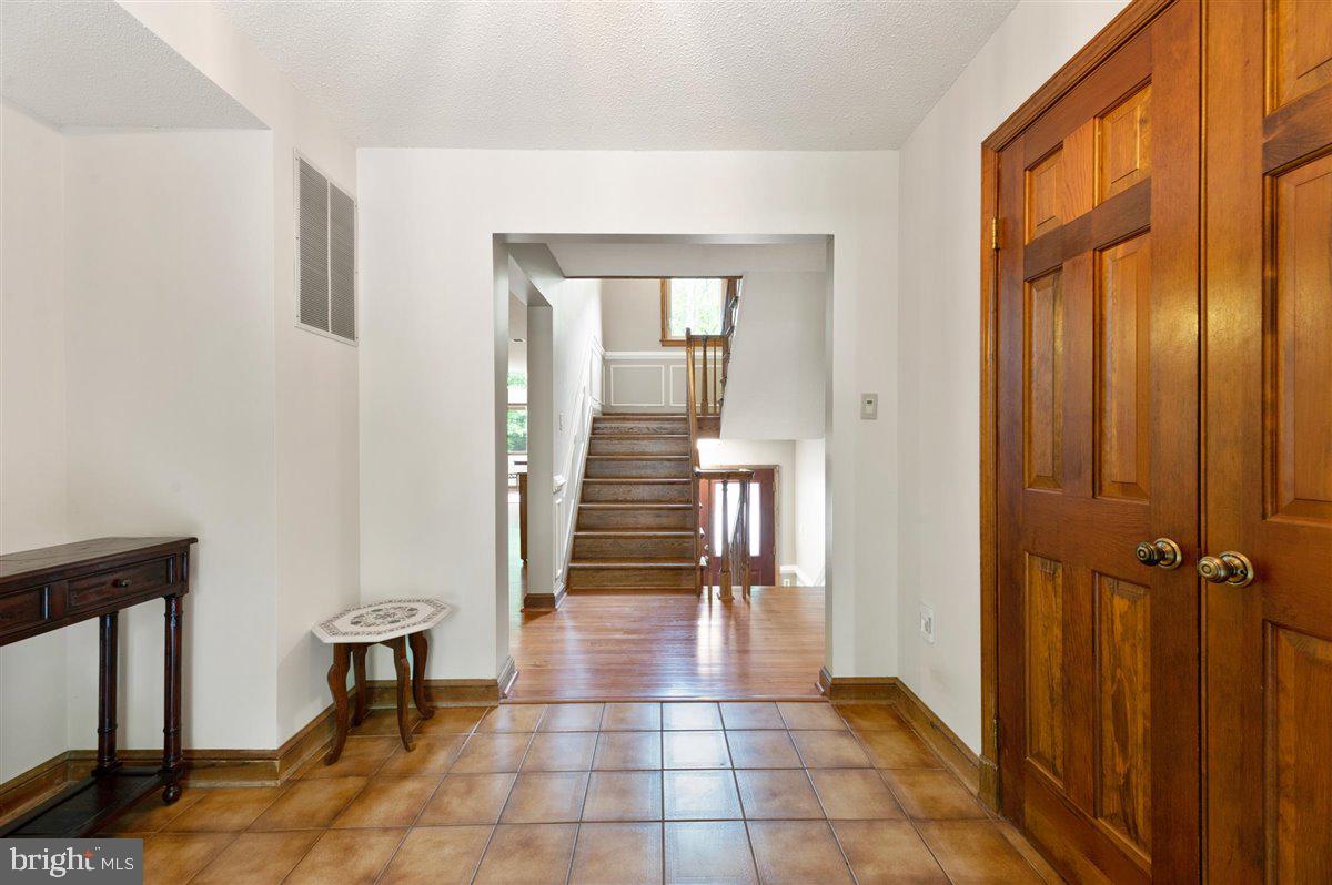 43534 Spinks Ferry Road Leesburg, VA 20176 - Photo 9 of 75 Grand Foyer with Large Coat Closet