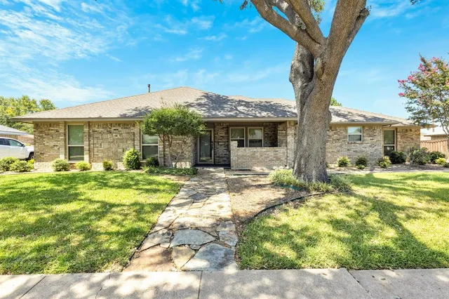 a view of house with backyard porch and garden