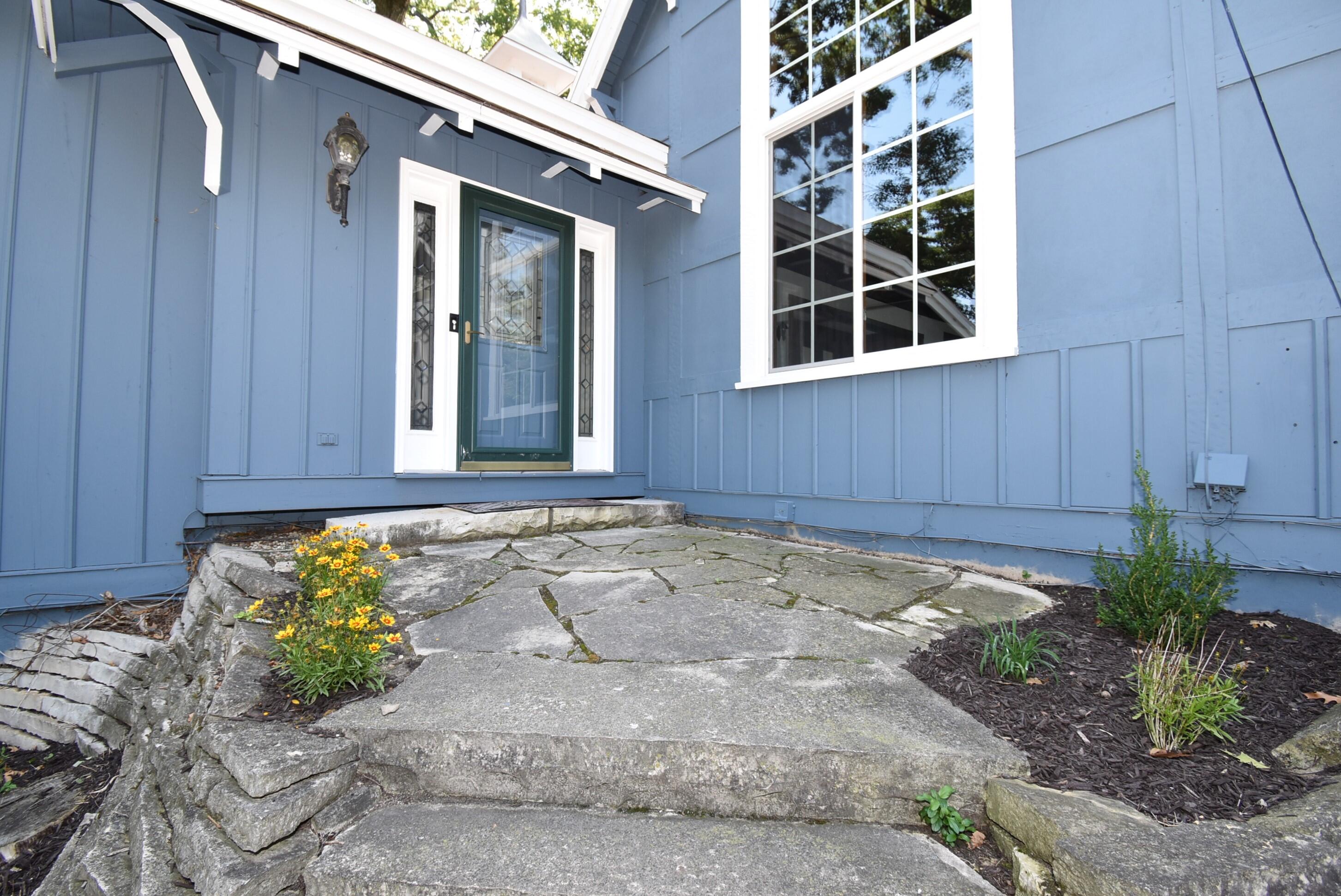 769 Arrowhead Drive Fontana, WI 53125 - Photo 3 of 46 WIS_0040