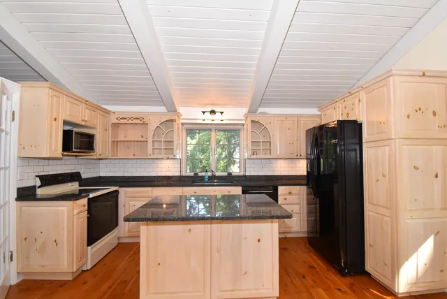 $3,000 | 769 Arrowhead Drive, Fontana, WI 53125