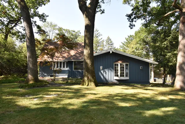 $3,000 | 769 Arrowhead Drive, Fontana, WI 53125