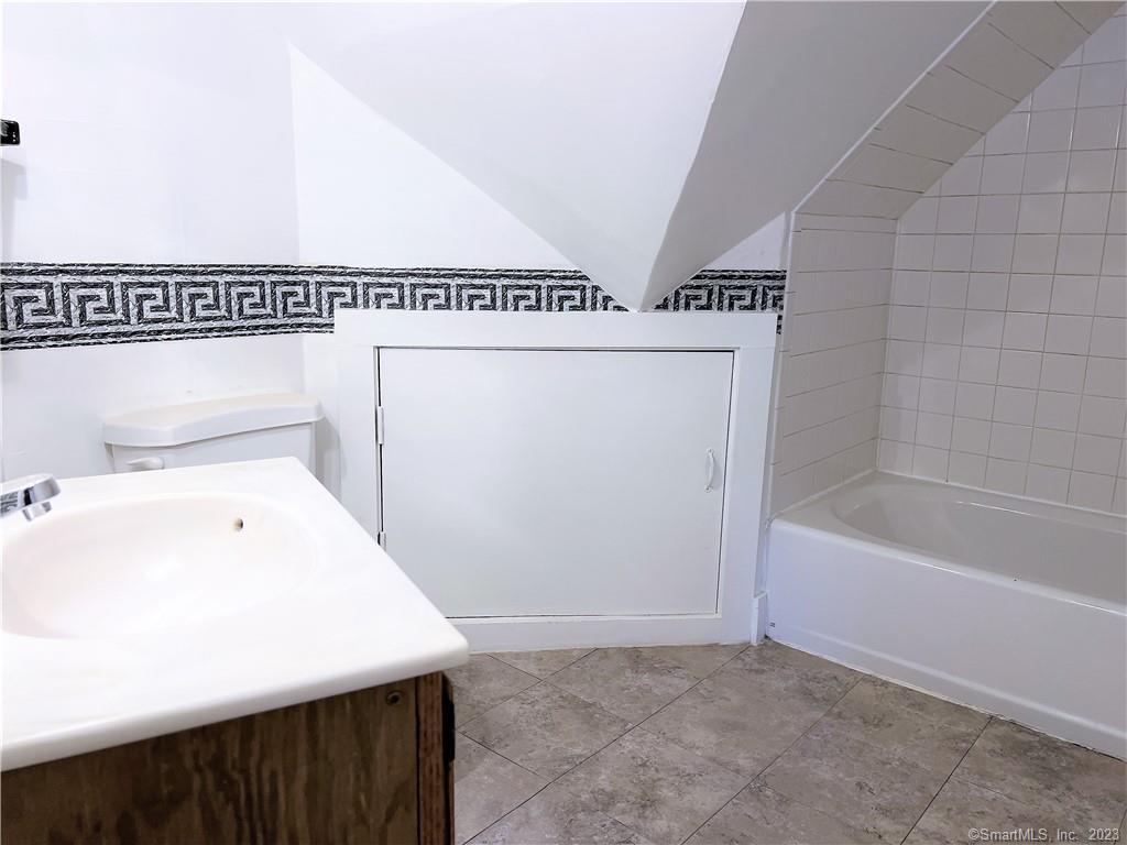 122 Derby Avenue, Unit 3 Seymour, CT 06483 - Photo 8 of 8 a utility room with dryer and washer