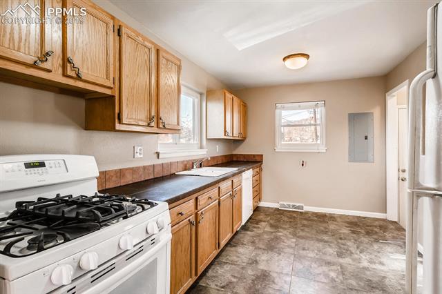 410 Yellowstone Road Colorado Springs, CO 80910 - Photo 7 of 27
