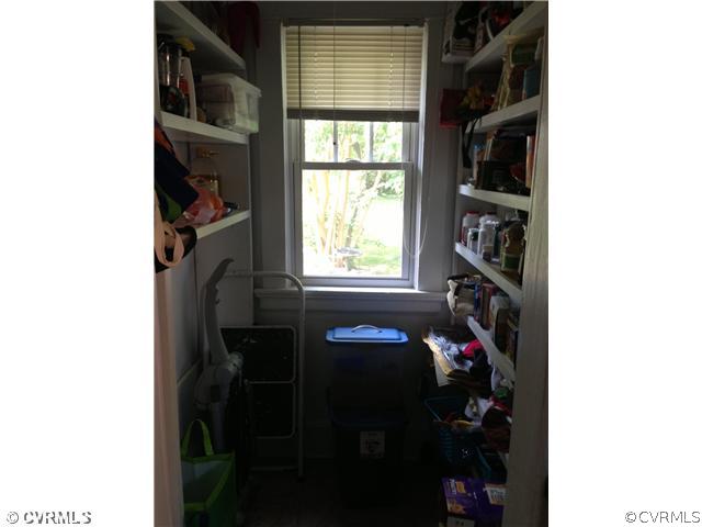1802 Newman Road Richmond, VA 23231 - Photo 11 of 11 Kitchen - Huge walk in pantry for added storage sp