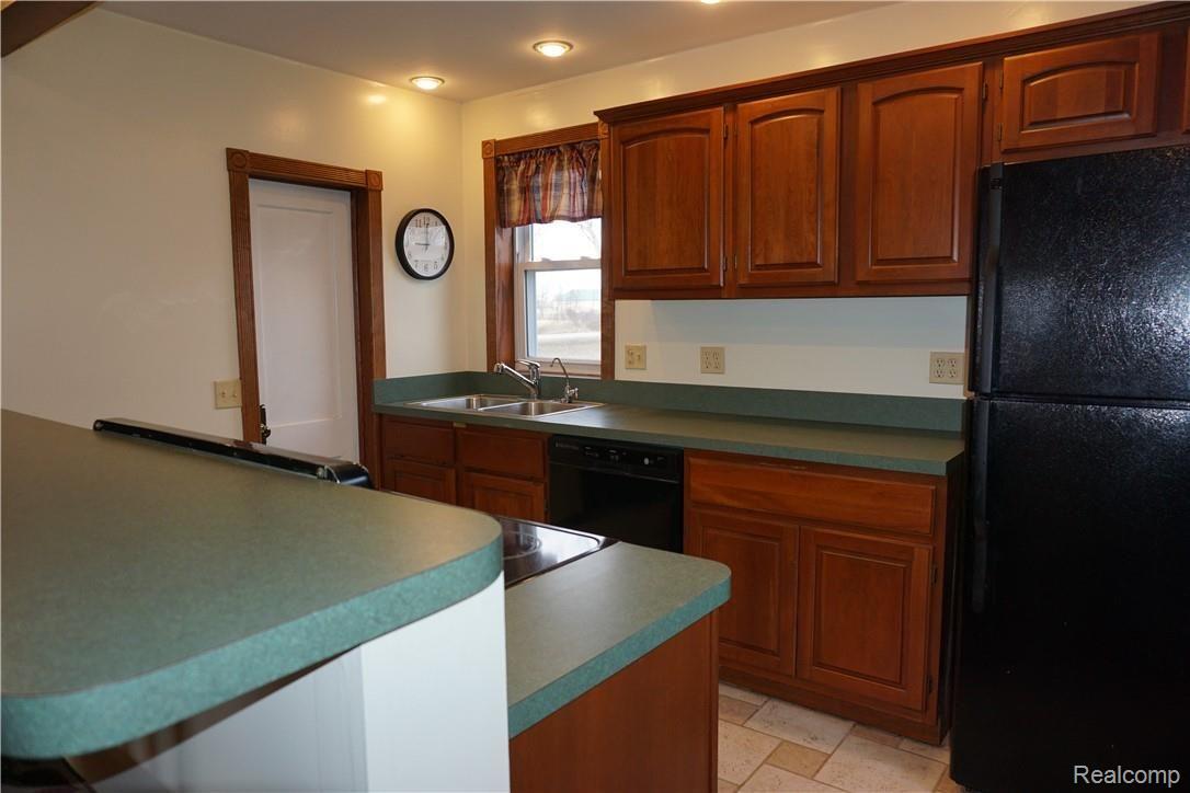 5026 State Road Fort Gratiot, MI 48059 - Photo 8 of 23 DSC00482.JPG