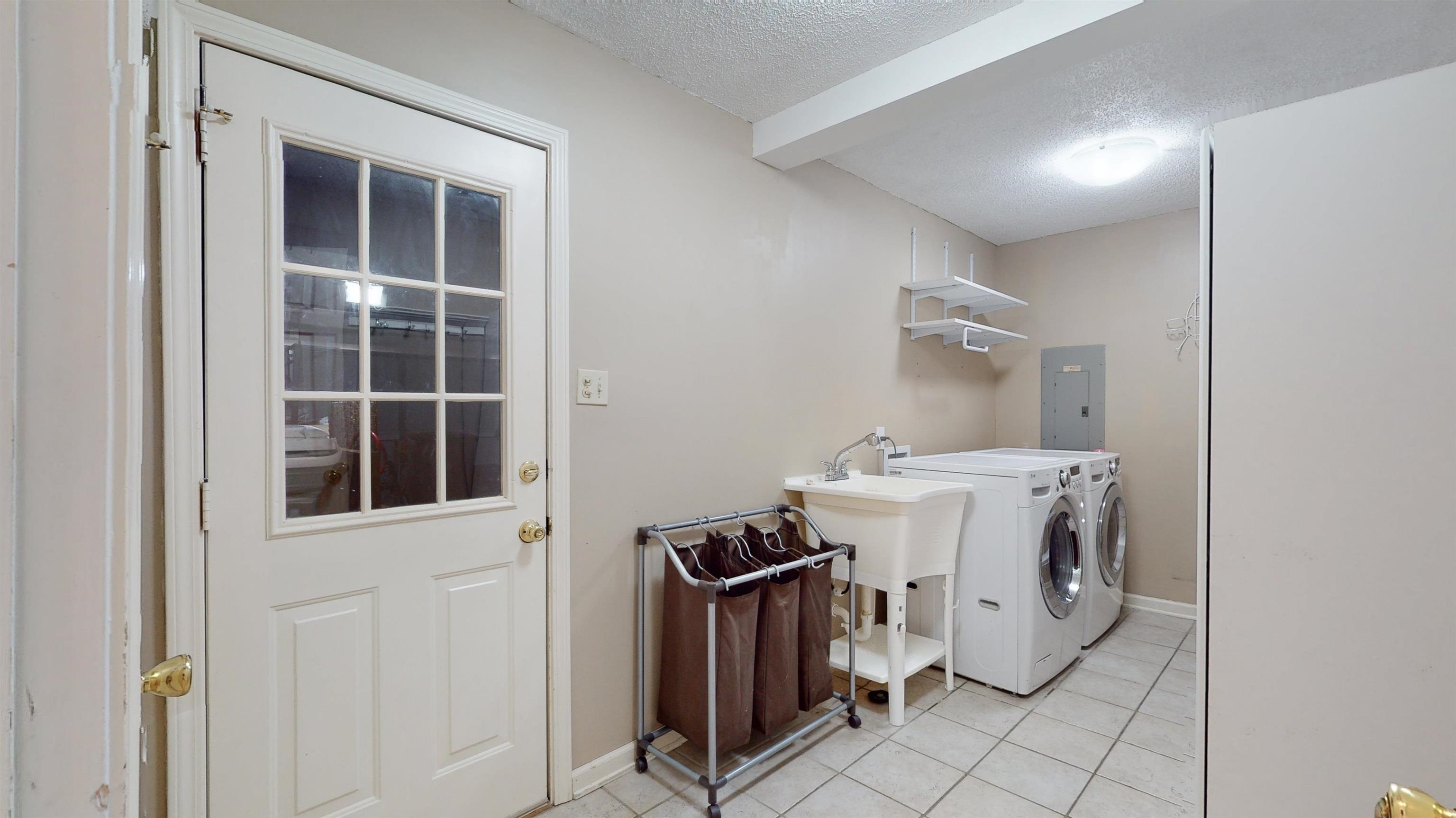 195 Cross Point Drive Collierville, TN 38017 - Photo 8 of 11 a utility room with dryer and washer